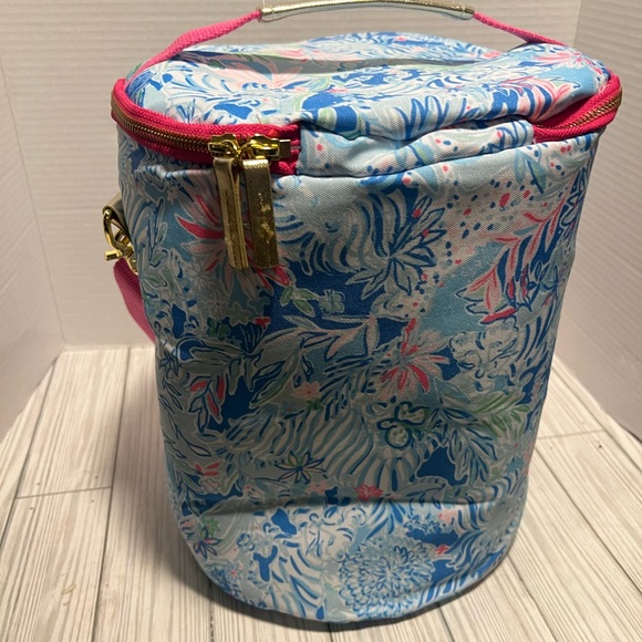 Lilly Pulitzer Insulated Soft Beach Cooler Adjustable Shoulder Strap With Handle - Picture 3 of 7